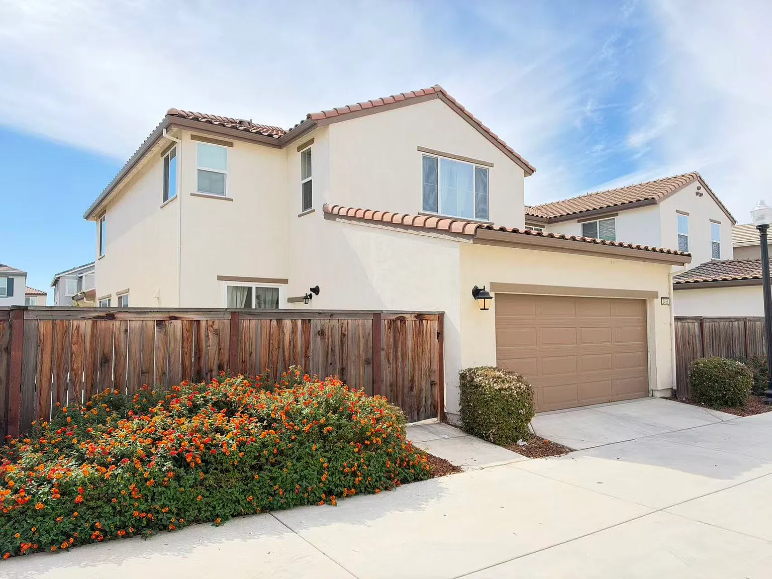 4 bed, 3.5 bath, 2500 sqft, $3,300 — Photo 1