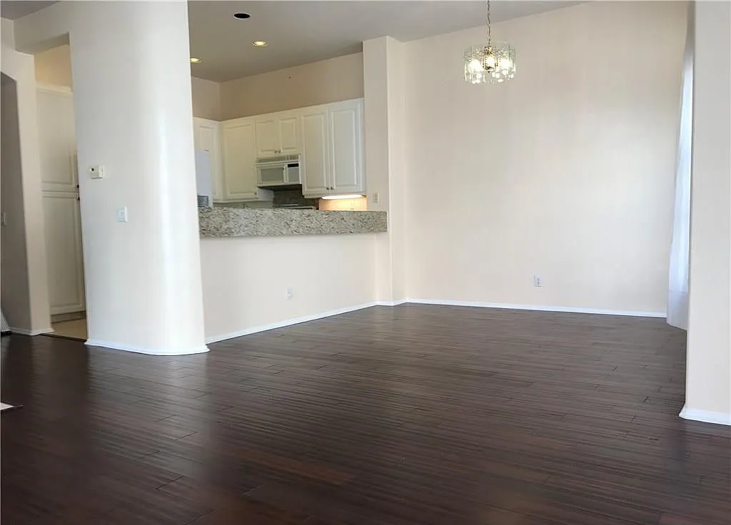 2 bed, 2.5 bath, 1347 sqft, $3,750 — Photo 3