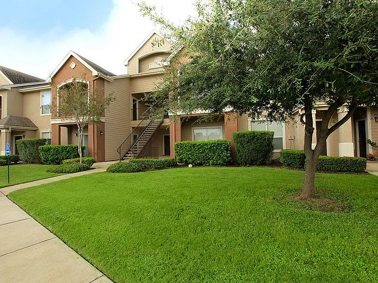 Las Palmas Apartments — Photo 18