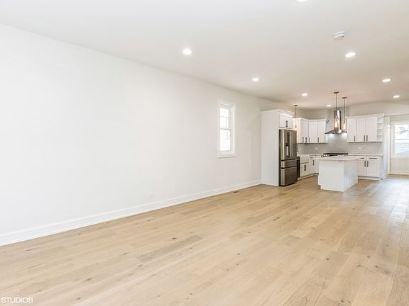 4th image of 1628 W Blackhawk St #1