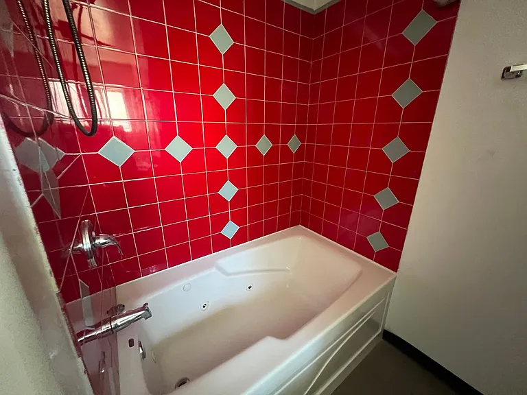 225 N Washington St — Photo 7