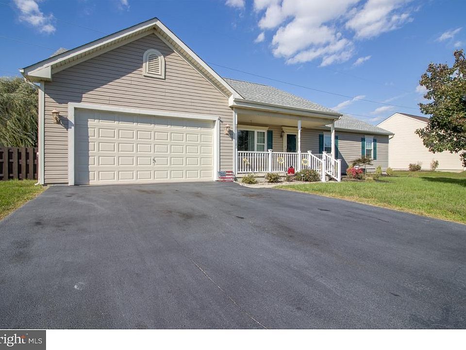 1st image of 17 Mailly Dr