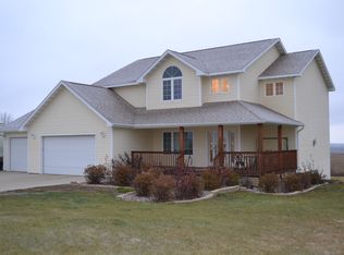 5925 14th Ave SW, Minot, ND 58701