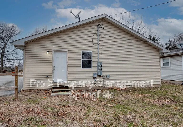 652 N Belview Ave #B — Photo 15