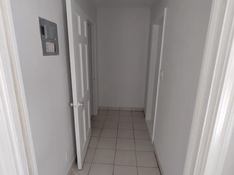 808 NE 9th Ave — Photo 9