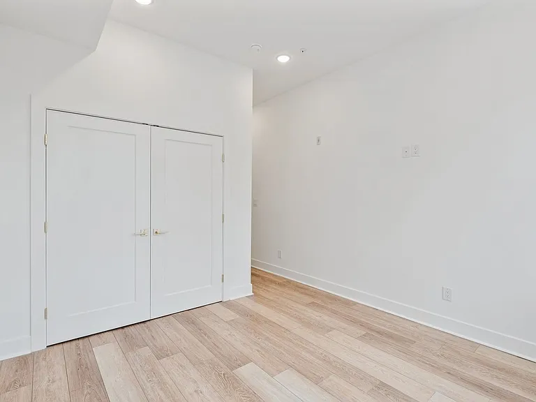 921 E Chelten Ave — Photo 18