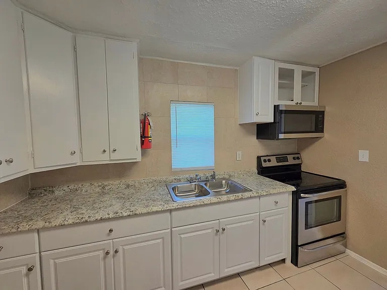2253 Golfview St — Photo 10