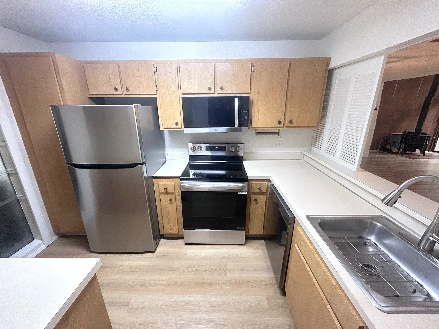 2 bed, 1.5 bath, 1048 sqft, $2,700 — Photo 4