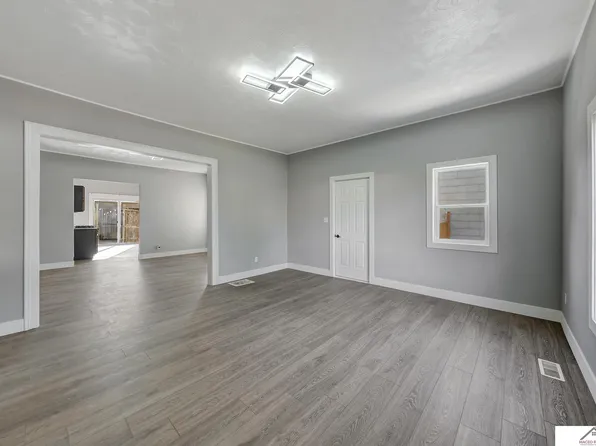 915 Lincoln St, Beatrice, NE 68310