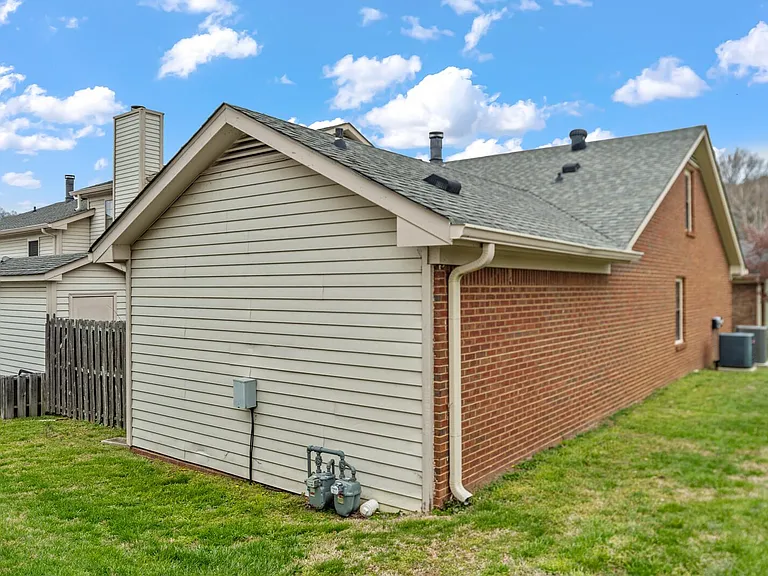 1137 Brentwood Point — Photo 29