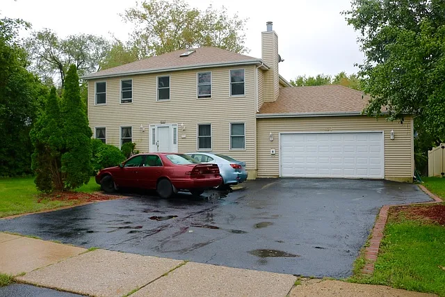 427 W Palatine Rd photo 1