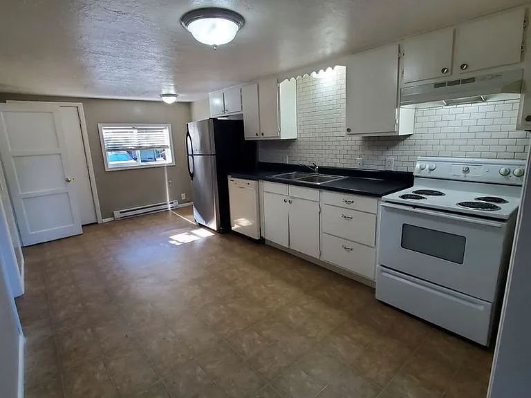 926 SE Uglow Ave #2 — Photo 8