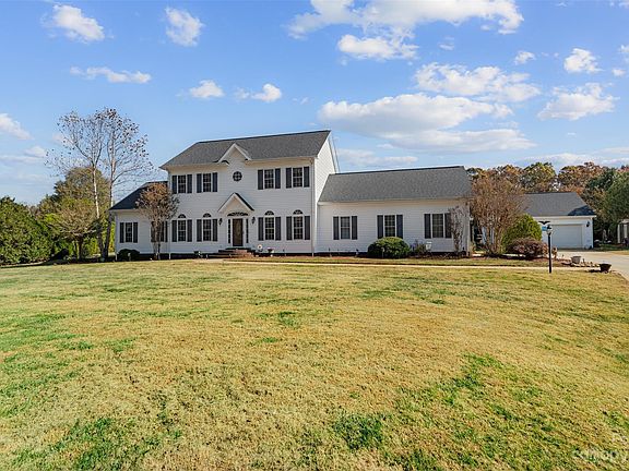 5th image of 162 Golden Oak Dr