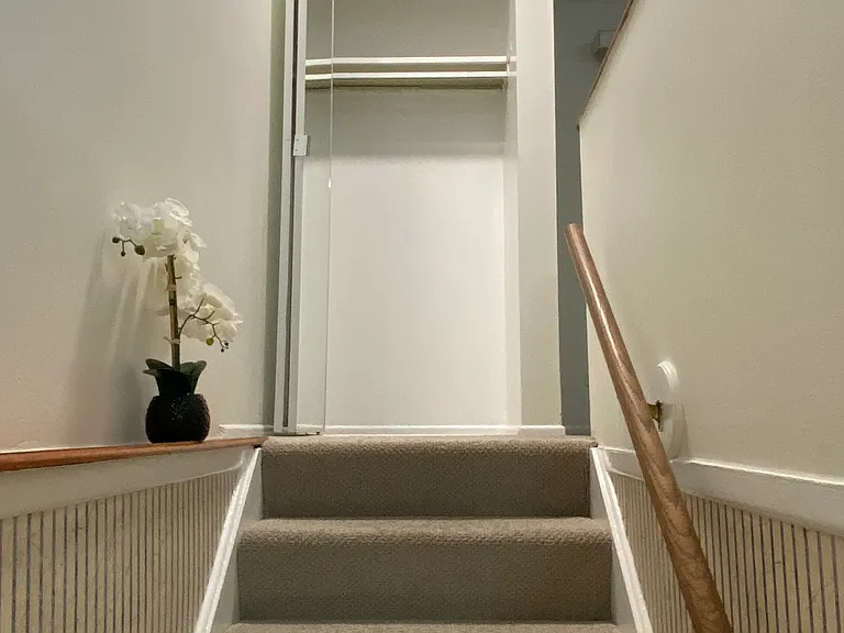 914 Van Buren Ct — Photo 4