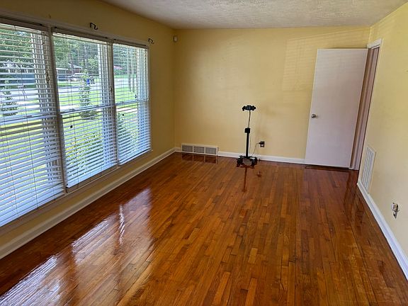 3rd image of 2502 Japonica Dr