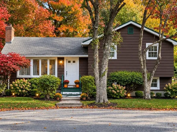 13 Forest Glen Rd, Woburn, MA 01801