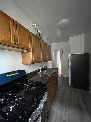 4th image of 250 E 176th St #21