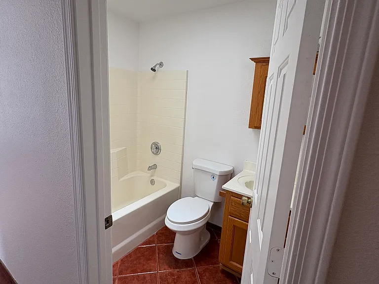 574 N Bernal Dr — Photo 10