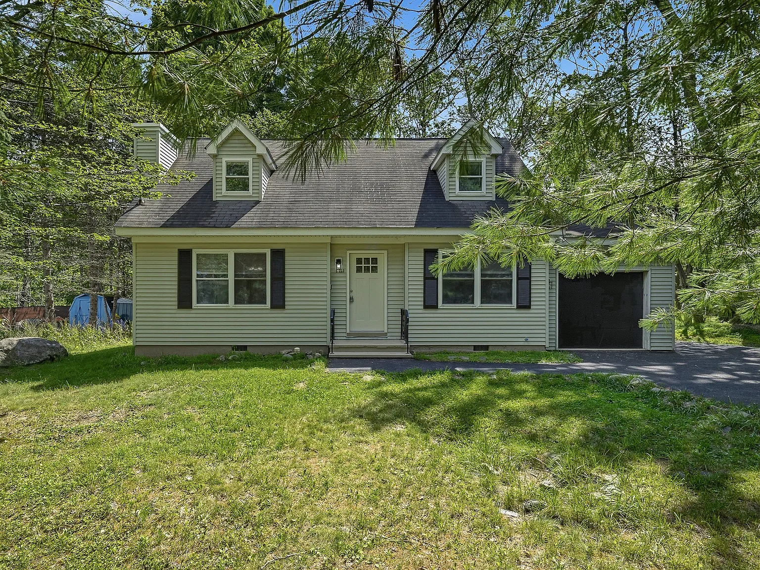 4 bed, 1695 sqft, $2,100 — Photo 1