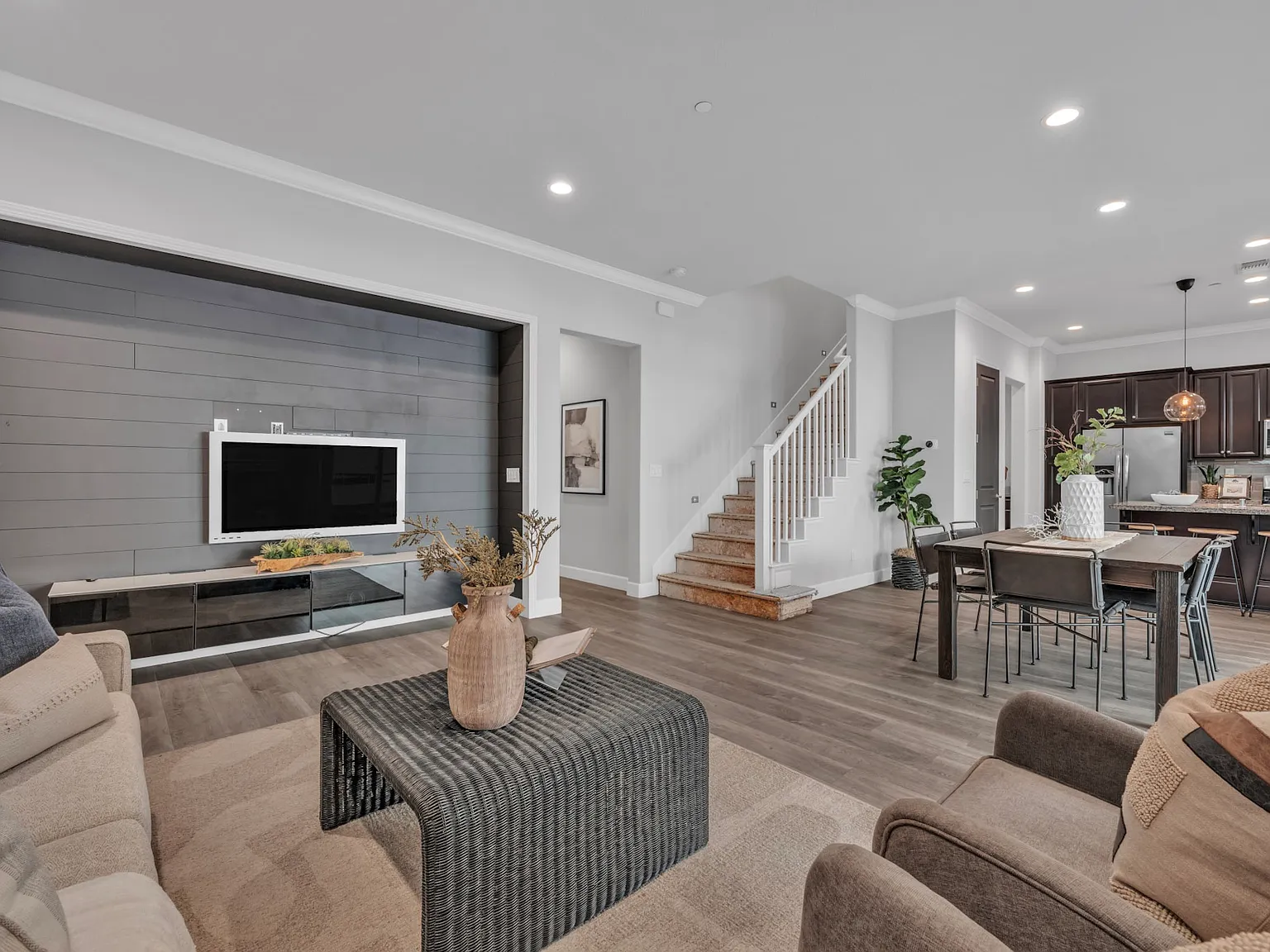 4 bed, 2422 sqft, $3,250 — Photo 3