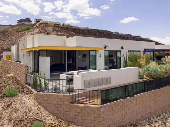 692 Scenic Cliff Dr, Henderson, NV 89012