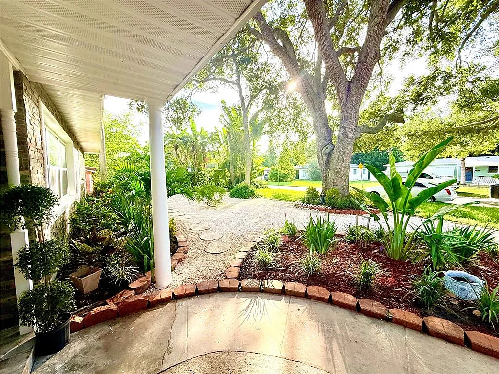 5 bed, 4.5 bath, 2561 sqft, $4,900 — Photo 2