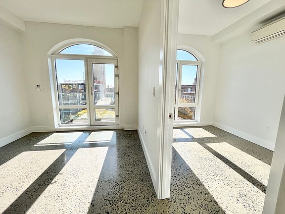 4th image of 994 Bushwick Ave #6D