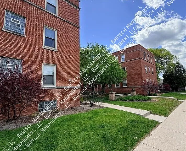 7833 W Becher St #18 — Photo 2