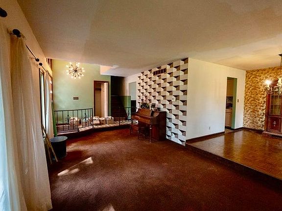 4th image of 1752 Greenview Ave