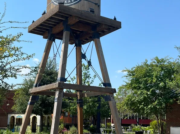 212 S Warren St, Burleson, TX 76028