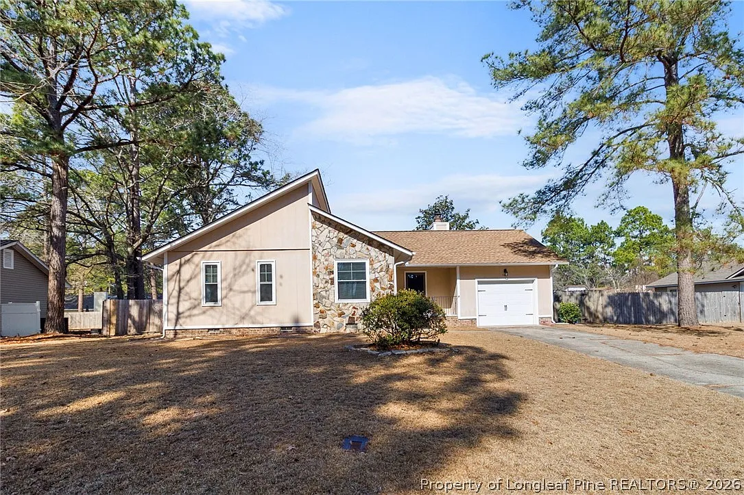 3 bed, 2.0 bath, 1331 sqft, $1,600 — Photo 1