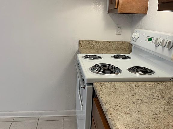 4th image of 3877 Herschel St