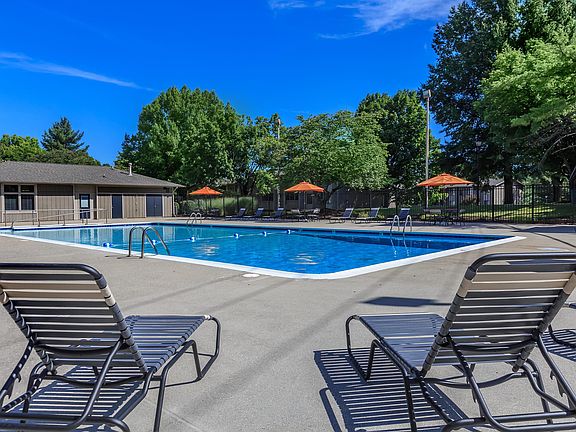 4th image of 3101H Honeywood Ln #3131F
