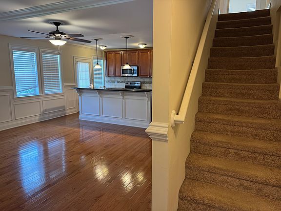 4th image of 600 Grove St