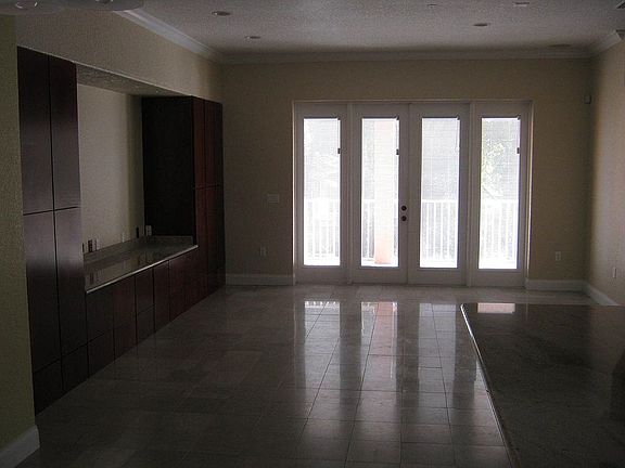 3rd image of 1632 East Ave