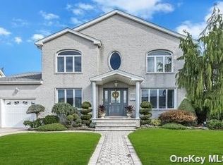 672 Forte Blvd, Franklin Square, NY 11010