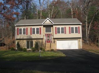 1125 Lakeview Dr, Cross Junction, VA 22625
