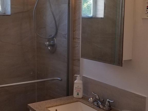 3rd image of 8330 Crespi Blvd APT 14