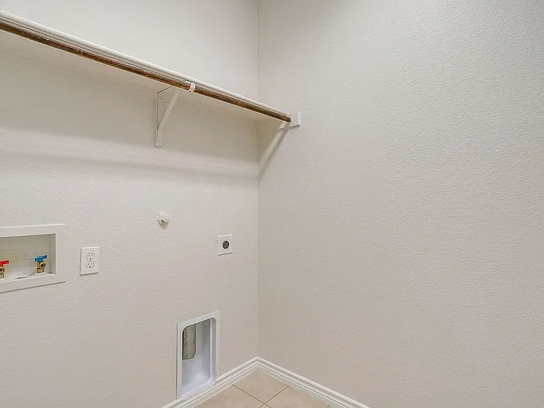 3801 Weatherstone Dr — Photo 41
