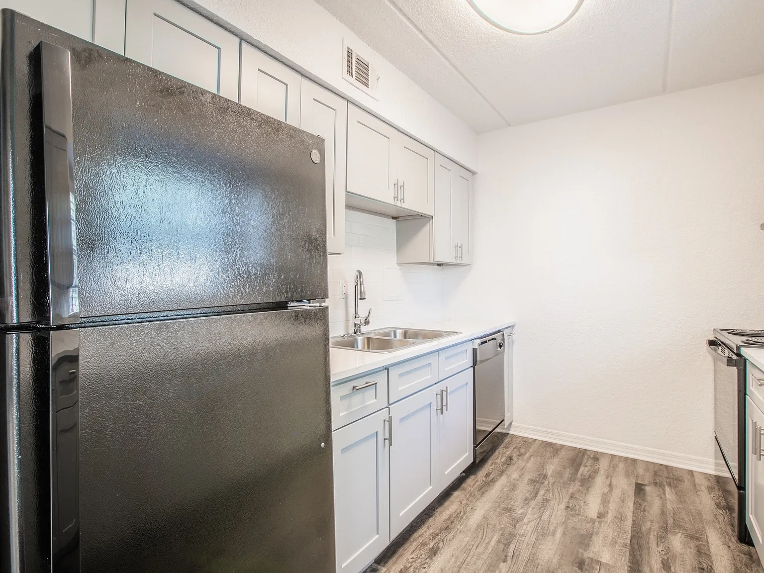Townsend Apartments I — Photo 2