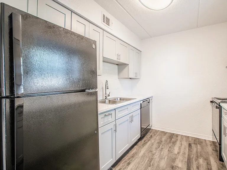 Townsend Apartments I — Photo 2