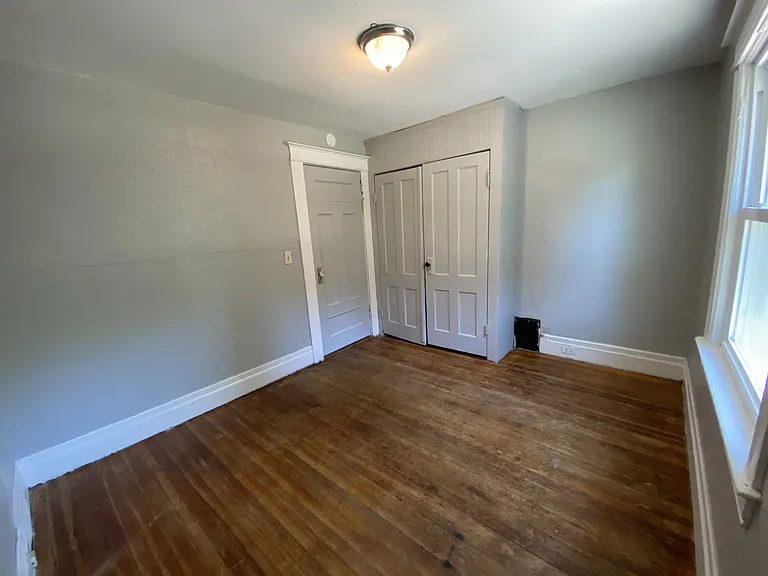 122 Hobart St — Photo 10