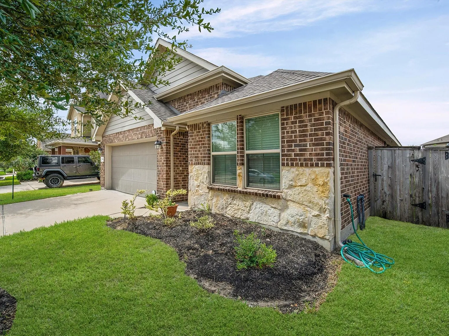 3 bed, 2.0 bath, 2036 sqft, $2,350 — Photo 3