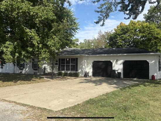 1090 18th St, Carlyle, IL 62231