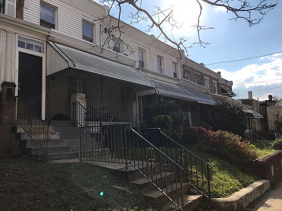 3rd image of 220 E Montana St