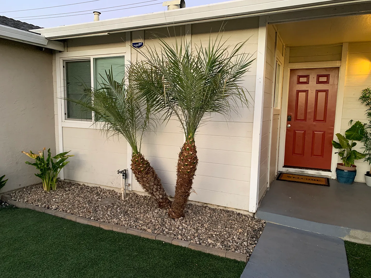 3 bed, 1072 sqft, $2,900 — Photo 1
