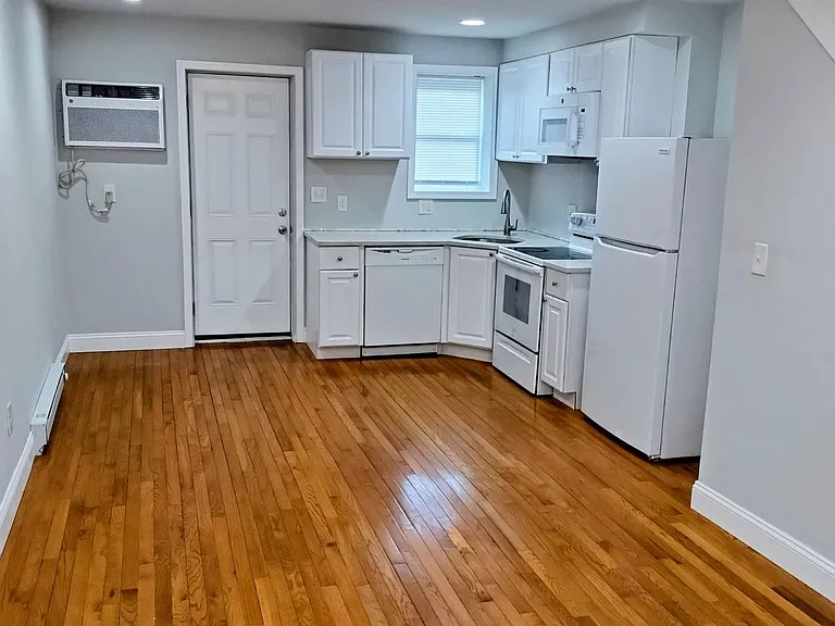 1224 Clover Ln — Photo 4