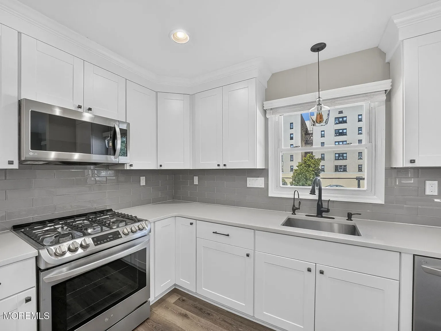 2 bed, 2.5 bath, 1347 sqft, $4,000 — Photo 2
