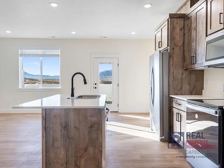1727 Ammon St — Photo 3