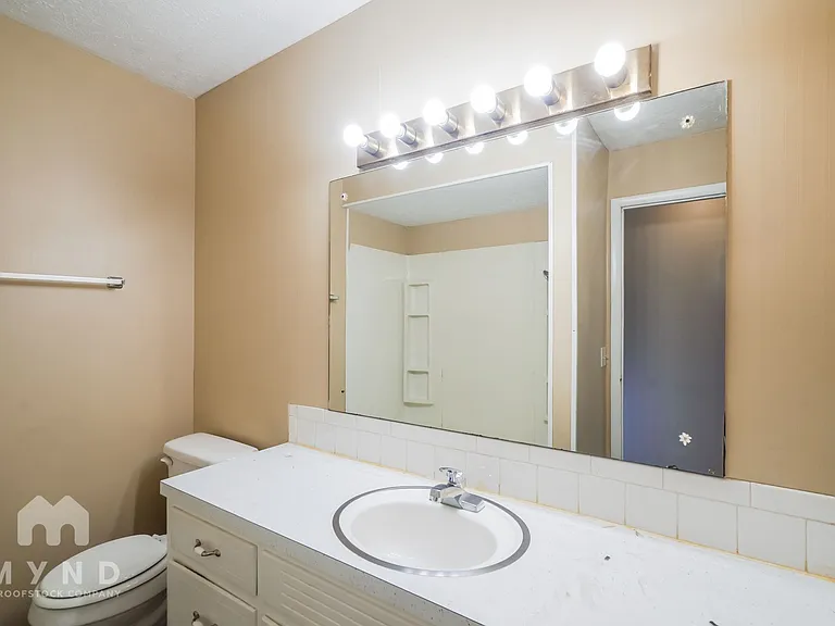 1258 E Edgewood St — Photo 16